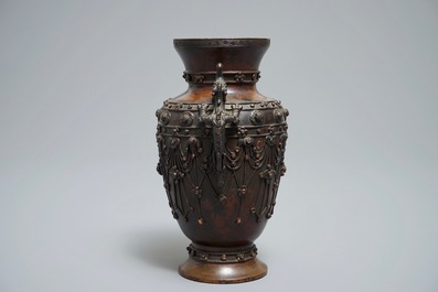 A Sino-Tibetan inlaid bronze vase, 18/19th C.