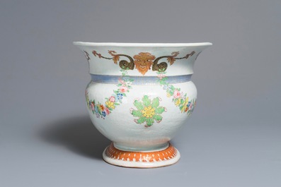 A rare Chinese famille rose 'Pronk'-style wine cooler, Qianlong, ca. 1740