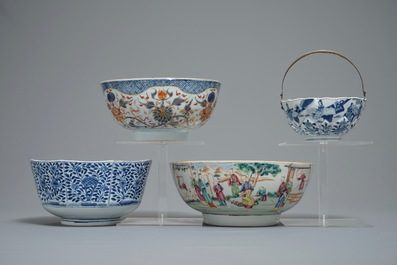 Quatre bols en porcelaine de Chine bleu et blanc, famille rose et de style Imari, Kangxi, Qianlong et 19&egrave;me