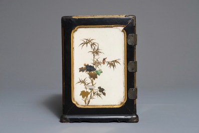 Un cabinet miniature en laque et ivoire Shibayama, Japon, Meiji, 19&egrave;me
