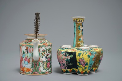 Une tulipi&egrave;re en porcelaine de Chine pour le march&eacute; Peranakan et une th&eacute;i&egrave;re couverte en Canton, 19&egrave;me