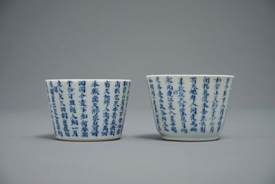 A pair of Chinese blue and white Vietnamese market Bleu de Hue calligraphy bowls, 19th C.