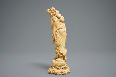 A fine Chinese carved ivory figure of Li Tieguai, 18/19th C.