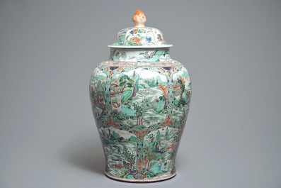 Un grand vase couvert en porcelaine de Chine famille verte &agrave; d&eacute;cor de paysages fluviales, Kangxi