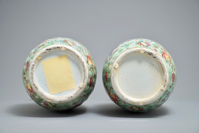 Une paire de vases en porcelaine de Chine famille rose &agrave; fond c&eacute;ladon, Canton, 19&egrave;me