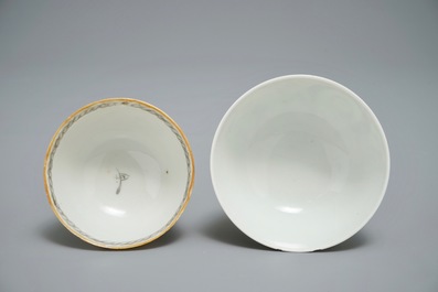 Deux tasses et soucoupes en porcelaine de Chine famille rose et grisaille, Qianlong