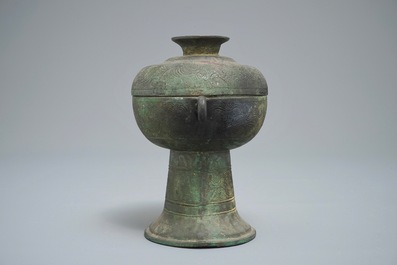 Een Chinese archa&iuml;stische bronzen 'dou', Periode van de Strijdende Staten of later