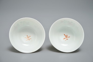 A pair of fine Chinese famille rose cups and saucers with floral design, Yongzheng