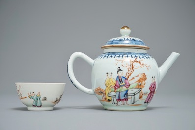 Une th&eacute;i&egrave;re avec une tasse et soucoupe en porcelaine de Chine famille rose &agrave; d&eacute;cor mandarin, Qianlong