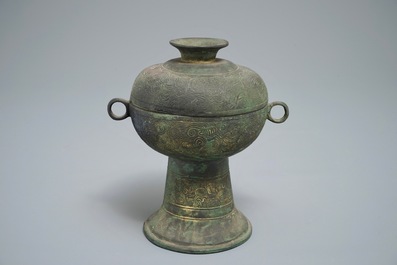 Een Chinese archa&iuml;stische bronzen 'dou', Periode van de Strijdende Staten of later