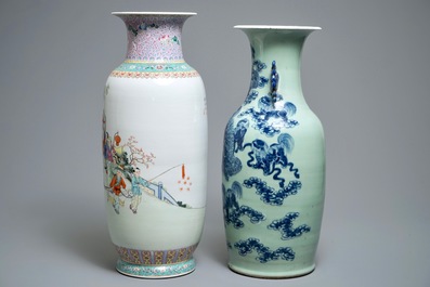 Un vase en porcelaine de Chine famille rose, R&eacute;publique, et un vase &agrave; fond c&eacute;ladon, 19&egrave;me