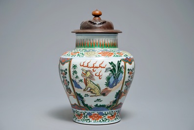 19世纪 五彩神话动物瓷罐