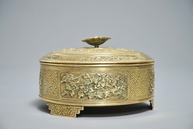 A round Chinese gilt copper-alloy box and cover with floral design, 18/19th C.