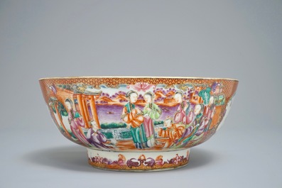A Chinese famille rose mandarin bowl, Qianlong