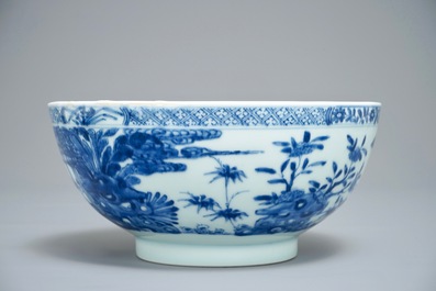 Un bol en porcelaine de Chine bleu et blanc &agrave; d&eacute;cor autour, Kangxi/Yongzheng