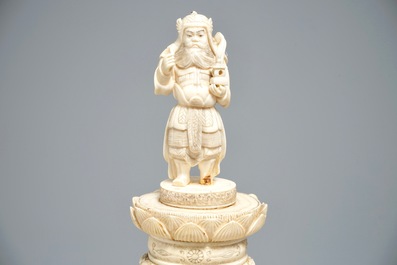 Un autel zushi en ivoire sculpt&eacute;, Japon, Meiji, 19&egrave;me
