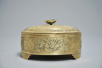 A round Chinese gilt copper-alloy box and cover with floral design, 18/19th C.