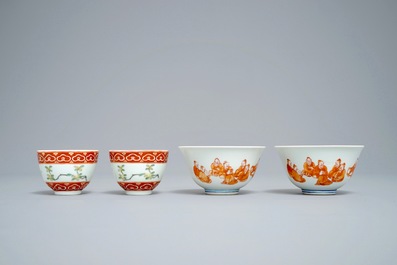 Two pairs of Chinese famille verte and iron red bowls, 19/20th C.