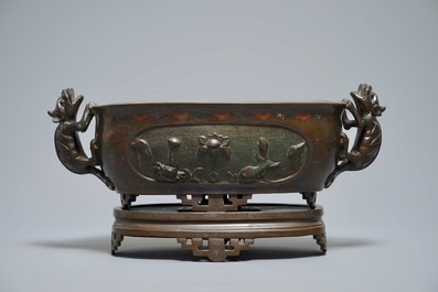 Une jardini&egrave;re sur pr&eacute;sentoir en bronze incrust&eacute; d'argent, Chine, 19&egrave;me
