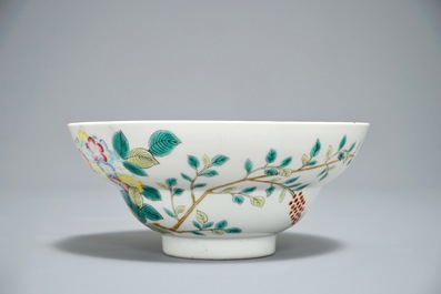 Een Chinese famille rose kom, Jiangxi Porcelain Company, Republiek, 20e eeuw