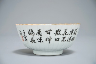 A Chinese qianjiang cai bowl with floral design, 19/20th C.