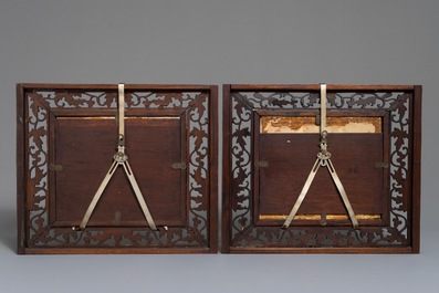 Two Chinese famille verte plaques in openworked wooden frames, 19/20th C.