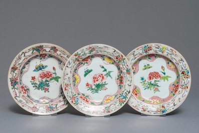 Five Chinese famille rose plates, Yongzheng and Qianlong