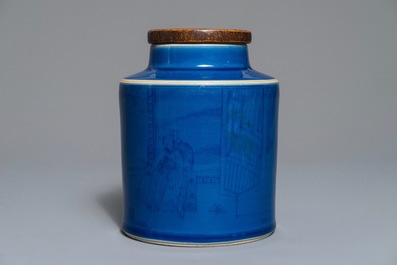 Een Chinese monochrome blauwe theebus met met onderglazuur decor, Kangxi