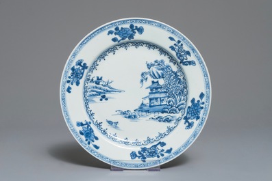 Trois assiettes en porcelaine de Chine bleu et blanc des naufrages Binh Thuan et Nanking, Ming et Qing