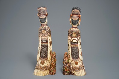 Deux figures polychromes en ivoire sculpt&eacute;, Chine, 19&egrave;me