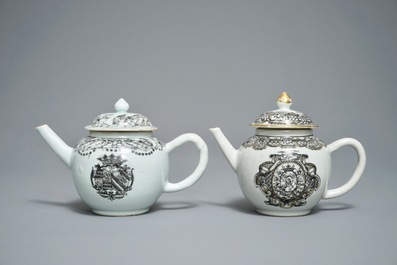 Deux th&eacute;i&egrave;res armori&eacute;es en porcelaine de Chine grisaille, Qianlong