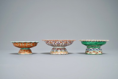 Three Chinese Bencharong-style footed bowls for the Thai market, 19th C.