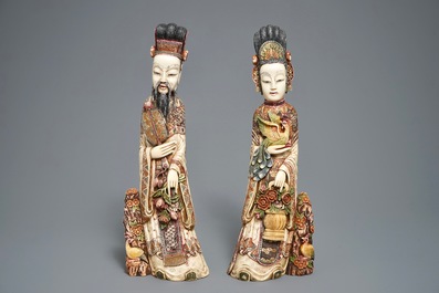 Twee Chinese polychrome ivoren figuren, 19e eeuw