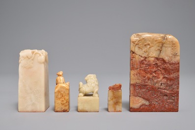 Five Chinese Shoushan soapstone seals with various designs, 19/20th C.