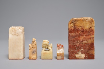 Five Chinese Shoushan soapstone seals with various designs, 19/20th C.