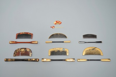 Douze ensembles de peignes de type Kushi et d'&eacute;pingles de type Kougai en laque, Japon, Meiji, 19&egrave;me