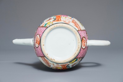 Een Chinees famille rose theeservies met mandarijns decor, Qianlong