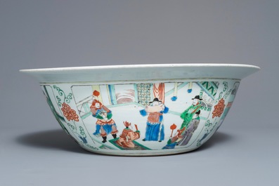 A very large Chinese famille verte bowl with decorated base, 19th C.