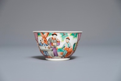 Een Chinees famille rose theeservies met mandarijns decor, Qianlong