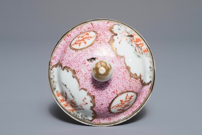 Een Chinees famille rose theeservies met mandarijns decor, Qianlong