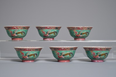 Six bols en porcelaine de Chine famille rose pour le march&eacute; Straits ou Peranakan, 19&egrave;me