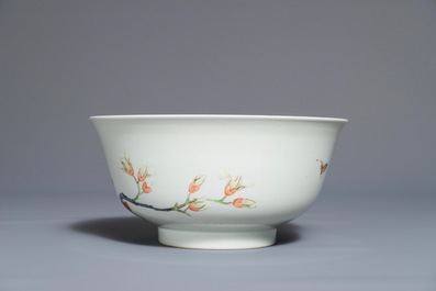 A Chinese famille rose bowl with flowers, Daoguang mark, 19/20th C.