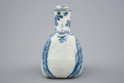 A Chinese blue and white kraak porcelain frog-shaped kendi, Wanli