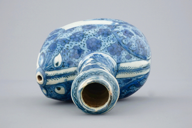 A Chinese blue and white kraak porcelain frog-shaped kendi, Wanli