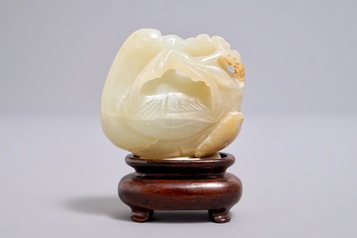 A Chinese carved jade model of a goose, 19/20th C.