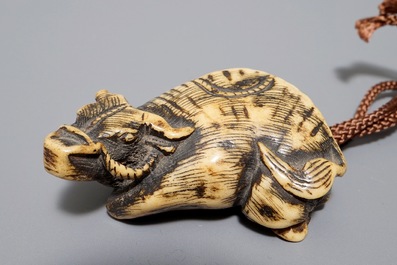 Trois inro en laque maki-e et bambou avec leurs ojime et netsuke, Japon, Meiji, 19/20&egrave;me