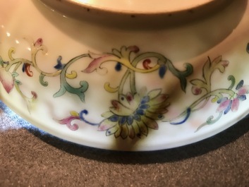 Une paire de coupes en porcelaine de Chine famille rose aux d&eacute;cor Baijixiang, marque et &eacute;poque de Tongzhi