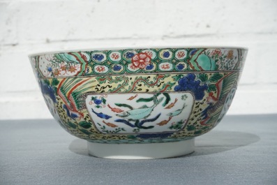 Un bol en porcelaine de Chine famille verte aux poissons, Kangxi