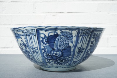 A large Chinese blue and white kraak porcelain bowl with a tiger, Wanli