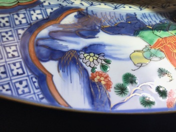 Un plat en porcelaine de Chine verte-Imari aux armes de Malines, Kangxi/Yongzheng